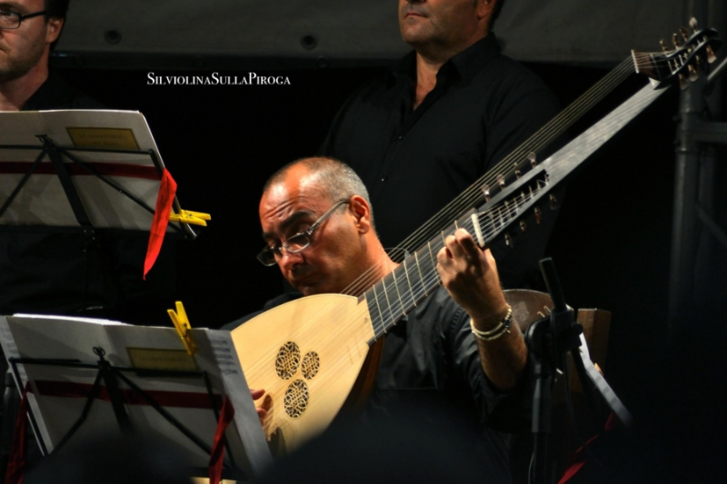 Questa sera In diretta su DELTAUNO 'GIUSEPPE PETRELLA' in concerto: Le origini della chitarra ' tiorba e chitarra barocca